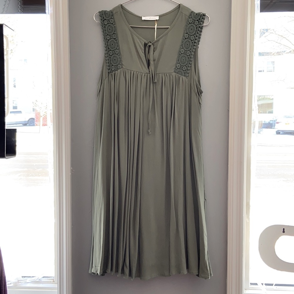 Flowy midi dress with crochet detail